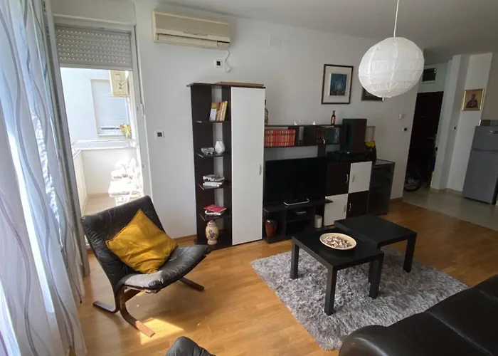 Modern Hideaway 아파트