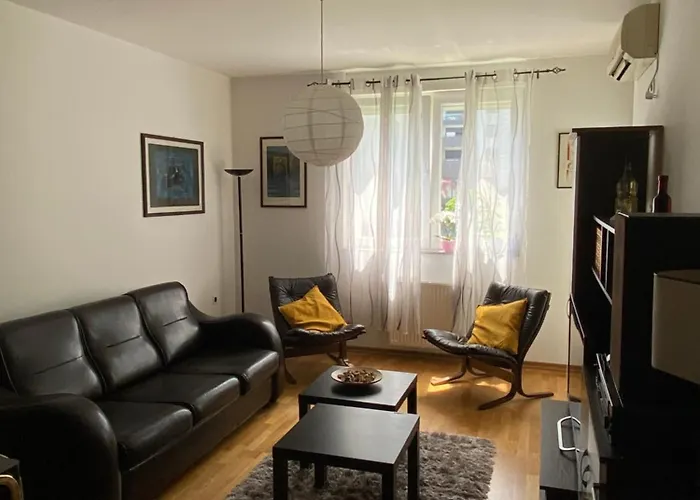 아파트 Modern Hideaway *